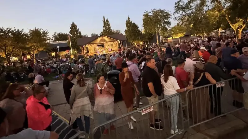 Large crowd gathered at dusk for the Frankforter Oktoberfest